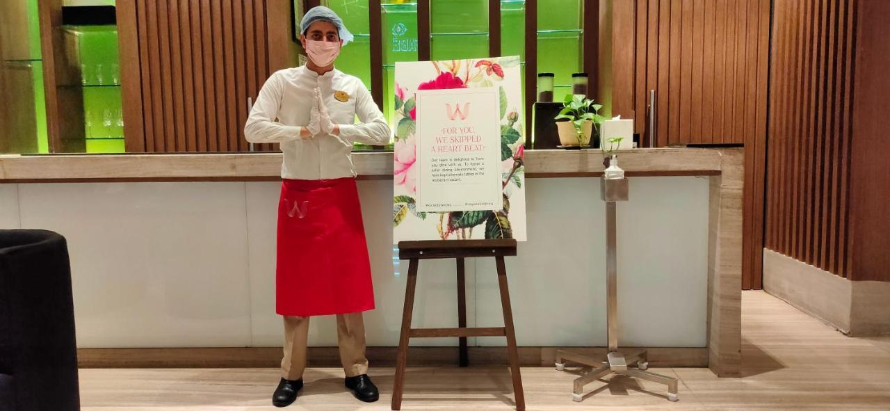 Welcomhotel By Itc Hotels, Richmond Road, Bengaluru Kültér fotó A hotel staff wearing a face mask in Thailand
