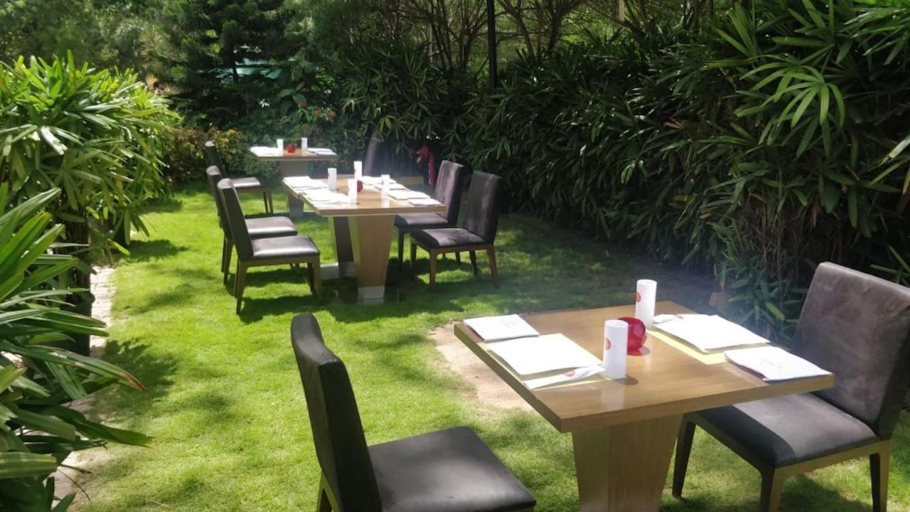 Welcomhotel By Itc Hotels, Richmond Road, Bengaluru Kültér fotó The garden at the restaurant